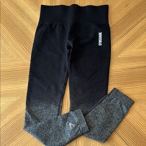 Gymshark Black and Gray Seamless Leggings 7/8